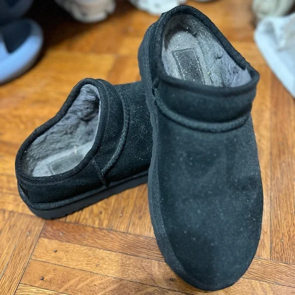 Ugg slippers - Picture 3 of 4